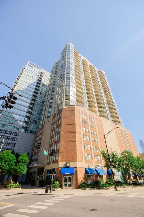 apt-2109-645 N Kingsbury St, Chicago, IL, 60654-6870 | Card Image