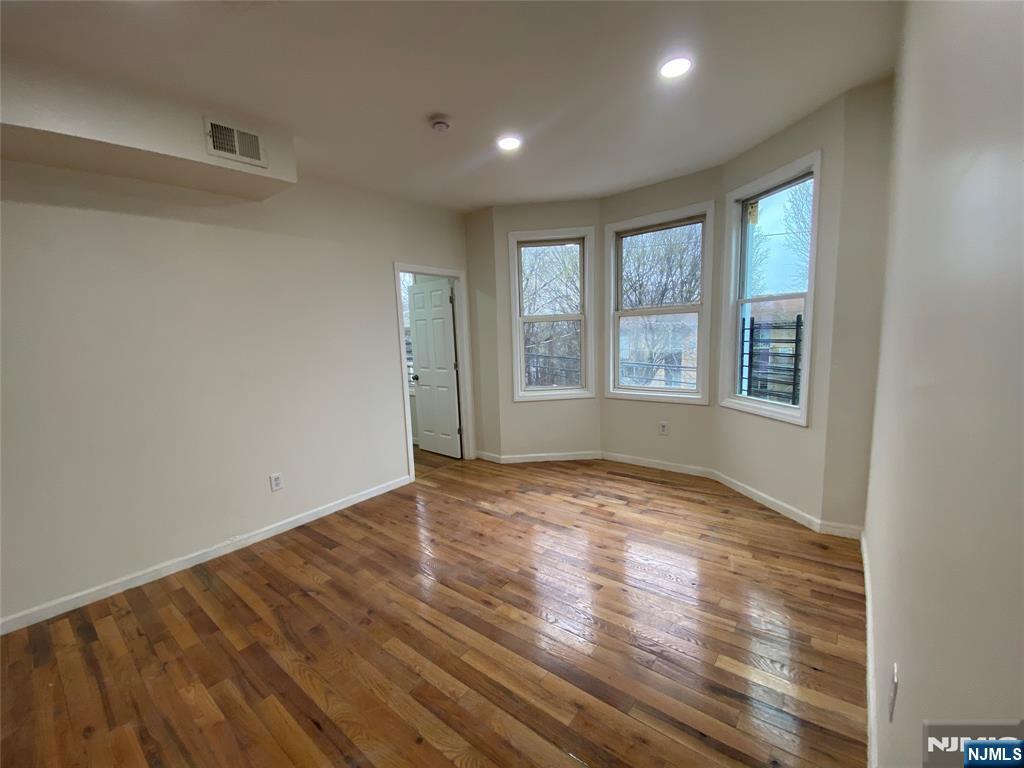 Residential Lease in Newark