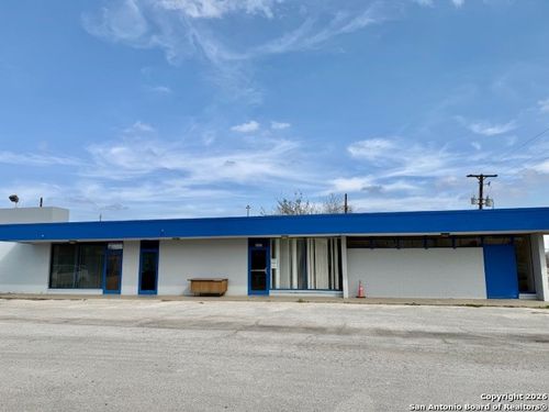 1900 S Washington St, Beeville, TX, 78102-6854 | Card Image