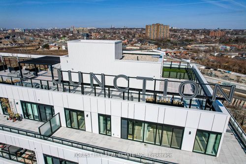 401-2720 Dundas St W, Toronto, ON, M6P0C3 | Card Image