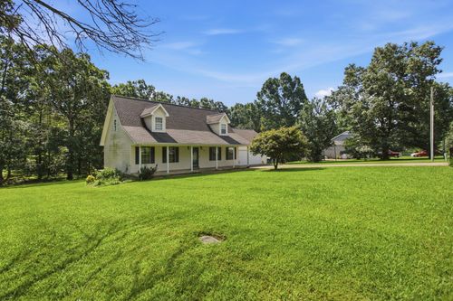 115 Pin Oaks Ln, Hohenwald, TN, 38462-2595 | Card Image