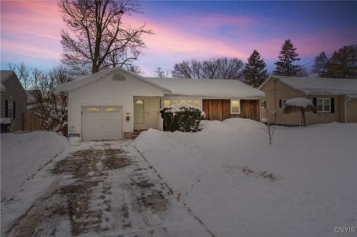 121 Englert Ave, Syracuse, NY, 13208-1836 | Card Image