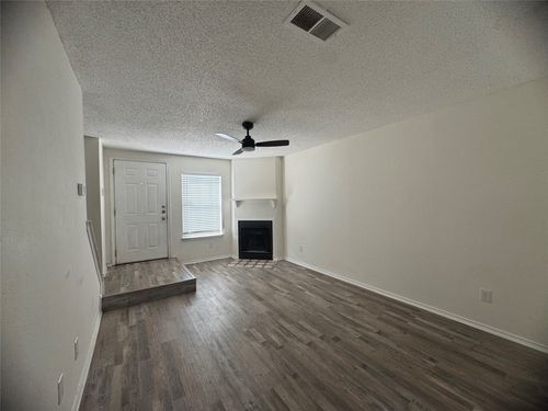 638 S Rogers Rd, Irving, TX, 75060-3701 | Card Image