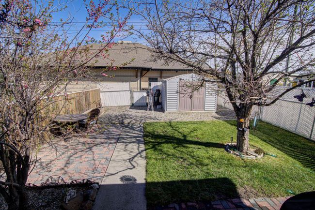 216 48 Avenue W, Home with 2 bedrooms, 2 bathrooms and 2 parking in Claresholm AB | Image 27
