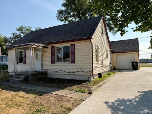 8044 Fremont St, Westland, MI, 48185-1802 | Card Image
