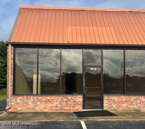 a-907 S Locust St, McComb, MS, 39648-4860 | Card Image