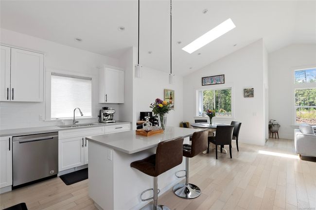 294 Edgewood Cres, House other with 4 bedrooms, 3 bathrooms and 2 parking in Duncan BC | Image 5