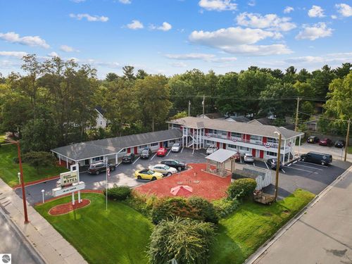 1010 E Front Street, Traverse City, MI, 49686 | Card Image