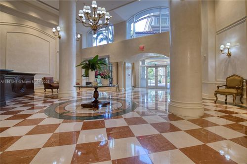 ts06-19900 E Country Club Dr, Aventura, FL, 33180-3327 | Card Image