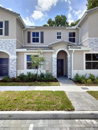 1634 - 1634 Se 26th Ter, Townhouse with 3 bedrooms, 3 bathrooms and null parking in Homestead FL | Image 1