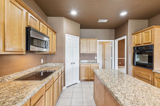 6602 Orange Blossom Dr, House other with 4 bedrooms, 2 bathrooms and null parking in Midlothian TX | Image 15