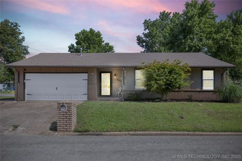 683 Glenpool Blvd, Glenpool, OK, 74033-2846 | Card Image