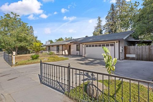 434 N Vista St, Visalia, CA, 93292-7017 | Card Image