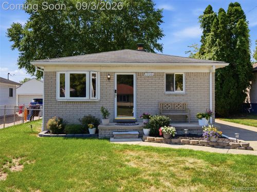 29261 Mcdonald St, Roseville, MI, 48066-1748 | Card Image
