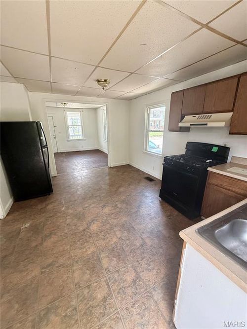 2412 Bromley Ave, Granite City, IL, 62040-5522 | Card Image