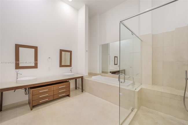 APT-2807 - 475 Brickell Ave, Condo with 2 bedrooms, 2 bathrooms and null parking in Miami FL | Image 13