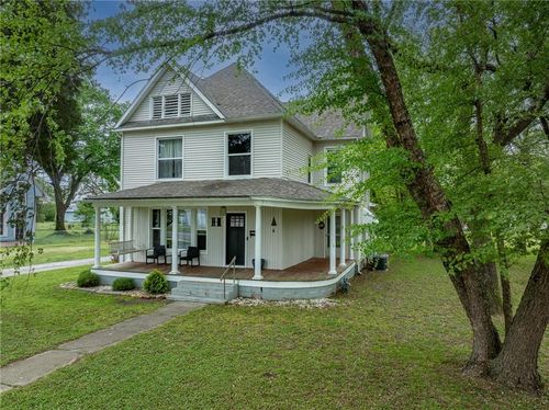618 E Maple St, Columbus, KS, 66725-1921 | Card Image