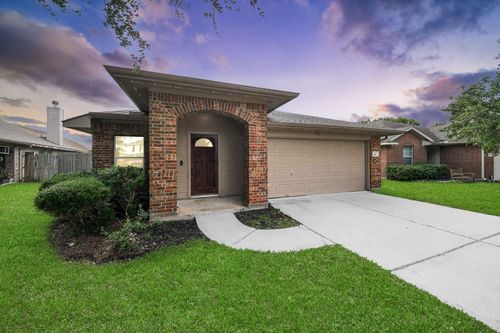 137 Rustic Colony Ln, Dickinson, TX, 77539-4899 | Card Image