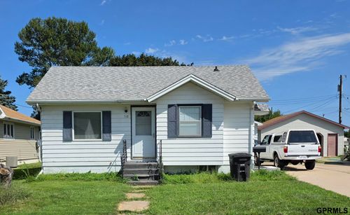 518 N Center St, Clay Center, NE, 68933-1021 | Card Image