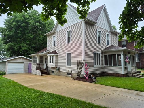 218 3rd Ave Se, Oelwein, IA, 50662-2431 | Card Image