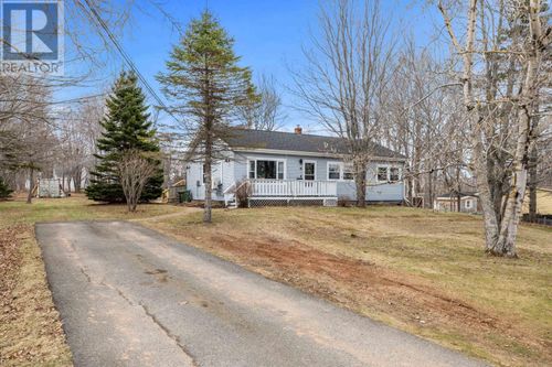 16 Oak Dr, Charlottetown, PE, C1A6T5 | Card Image