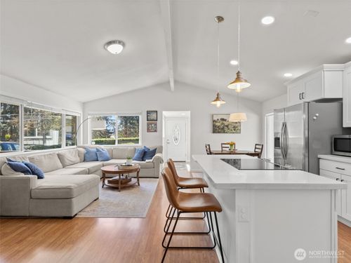 9141 Waverly Dr Sw, Lakewood, WA, 98499-1956 | Card Image