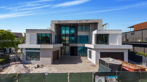 725 Middle River Dr, Fort Lauderdale, FL, 33304-3511 | Card Image