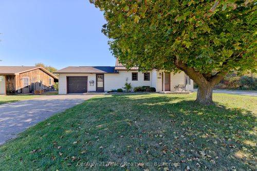 405 Moore St, Renfrew, ON, K7V1L8 | Card Image