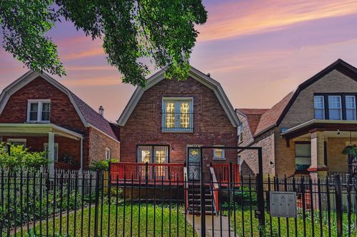850 N Keystone Avenue, Chicago, IL, 60651 | Card Image