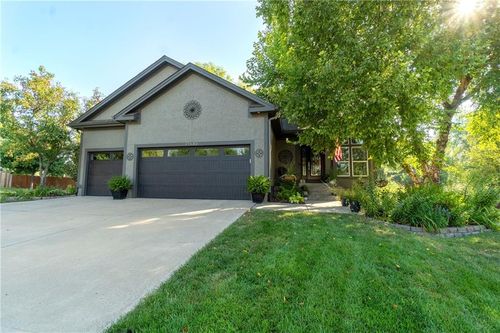 17533 S Roundtree Dr, Olathe, KS, 66062-8217 | Card Image