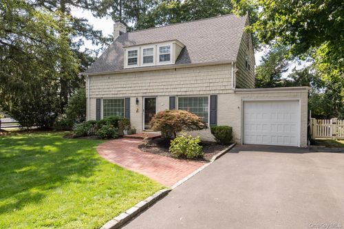 151 Milburn Ln, Roslyn Heights, NY, 11577-1513 | Card Image