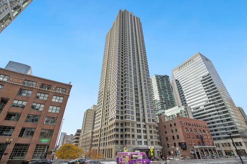 409-440 N Wabash Ave, Chicago, IL, 60611-7625 | Card Image
