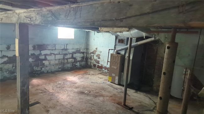 Unfinished below grade area featuring visible vents | Image 13