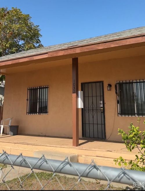 1032 E 19th St, Bakersfield, CA, 93305-5256 | Card Image
