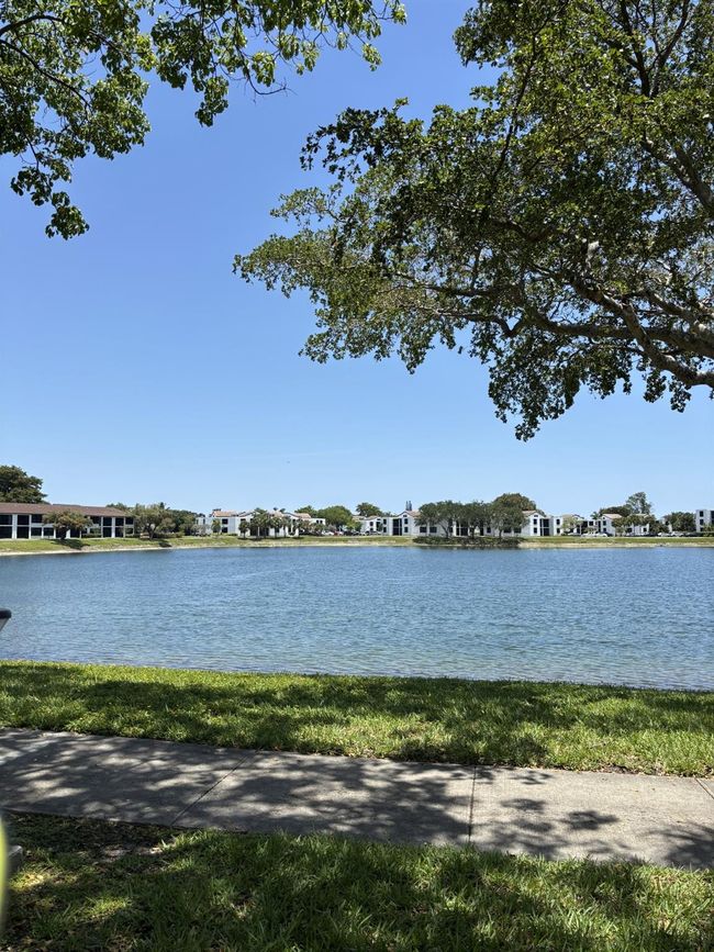 APT-107 - 201 Lake Pointe Dr, Condo with 2 bedrooms, 2 bathrooms and null parking in Oakland Park FL | Image 25