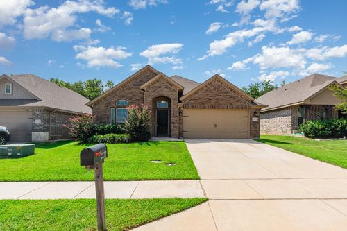 1818 Vallana Dr, Gainesville, TX, 76240-5945 | Card Image