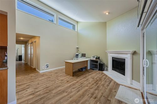 b11-4164 Factoria Blvd Se, Bellevue, WA, 98006-6132 | Card Image