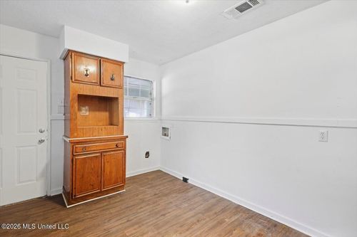 3058 Woodside Drive, Jackson, MS, 39212 | Card Image
