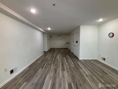 116-116 Chariot Ct, Piscataway, NJ, 08854-6668 | Card Image