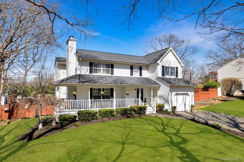 139 Ridgewood Ave, Farmingville, NY, 11738-1618 | Card Image