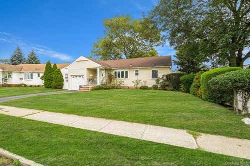 2013 Central Dr N, East Meadow, NY, 11554-5168 | Card Image