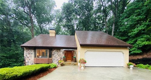 365 Crosstree Ln, Sandy Springs, GA, 30328-1846 | Card Image