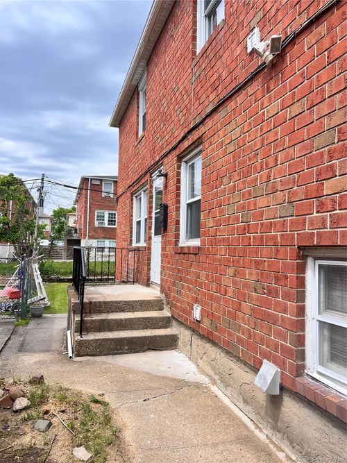 1floor-29-04 204th St, Bayside, NY, 11360-2300 | Card Image