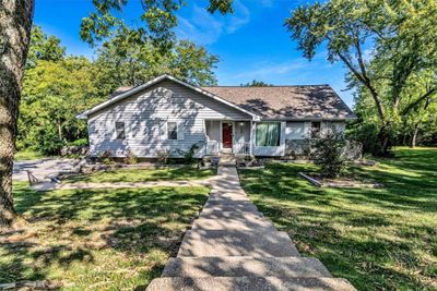 View of front of house with a front lawn | Image 1