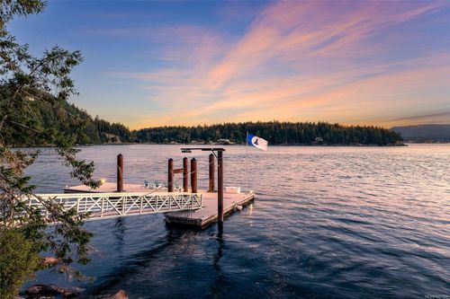 677 Taylor Bay Rd, Gabriola Island, BC, V0R1X1 | Card Image