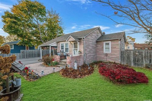 11 Hawthorne St, Deer Park, NY, 11729-2322 | Card Image