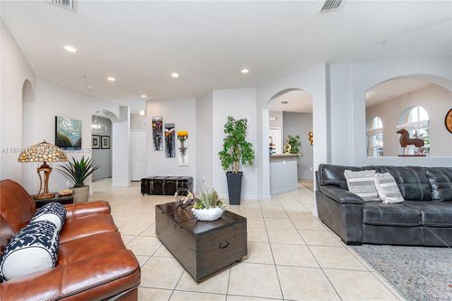 unit-104-10012 Nw 7th St, Miami, FL, 33172-4093 | Card Image