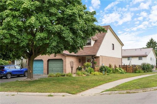 1 Freeman Cres, Simcoe, ON, N3Y5J9 | Card Image