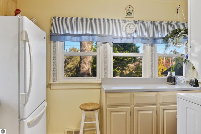 1037 E State St, House other with 2 bedrooms, 1 bathrooms and null parking in Traverse City MI | Image 11