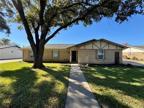 209 Travis Lane, Hewitt, TX, 76643 | Card Image